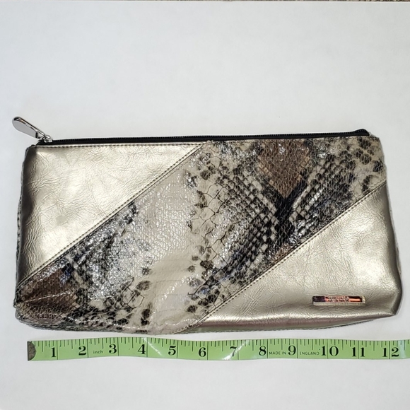 Kenneth Cole Reaction 12x7 metallic snakeclutch - Picture 3 of 7